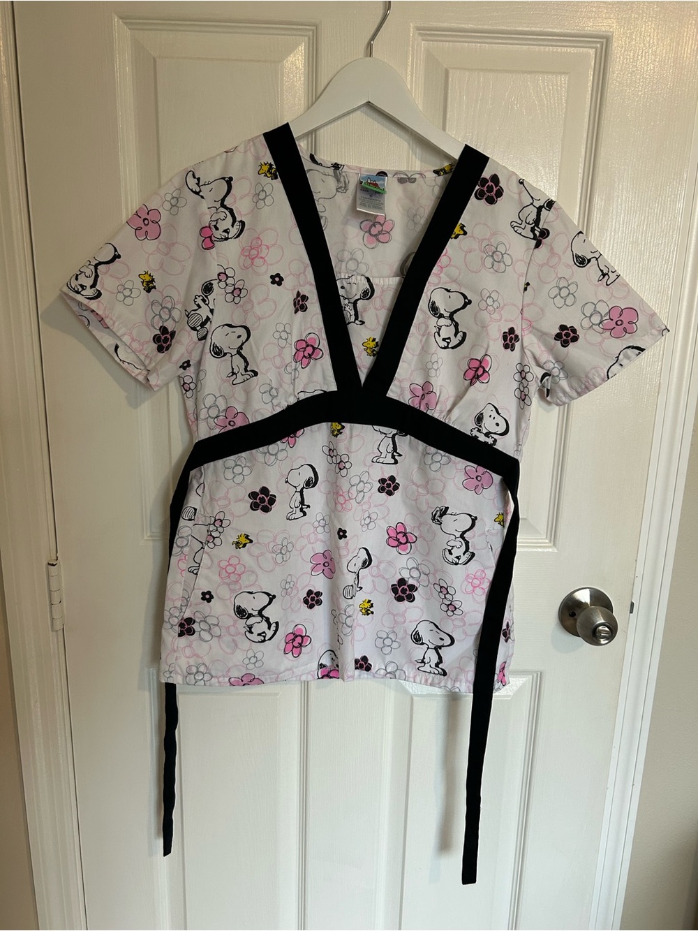 Peanuts Snoopy Floral Scrub Wrap Top in White, Pink and Black